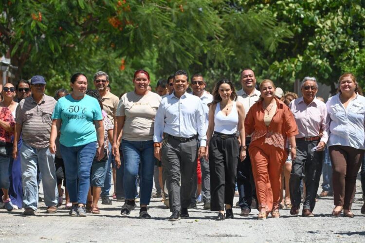 Inicia alcalde Lalo Gattás nueva obra asfáltica en la Ampliación Las Playas