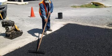 Llega programa de bacheo a colonias Lucio Blanco y Emilio Caballero