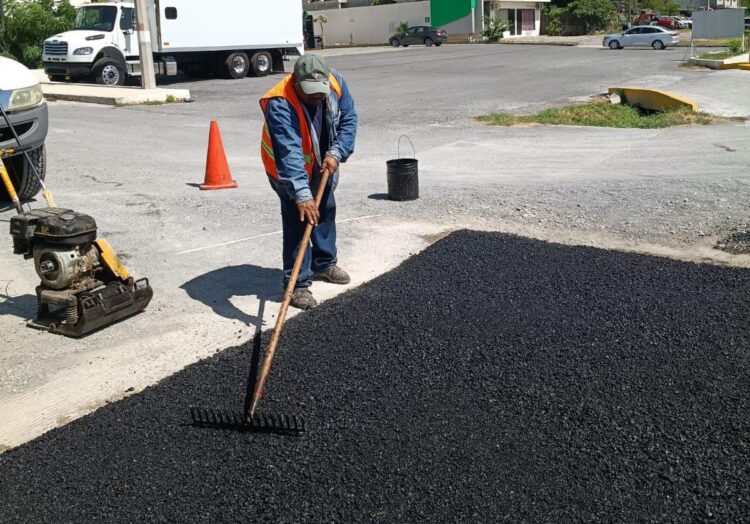 Llega programa de bacheo a colonias Lucio Blanco y Emilio Caballero