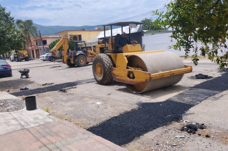 Amplían el bacheo en la colonia Miguel Alemán