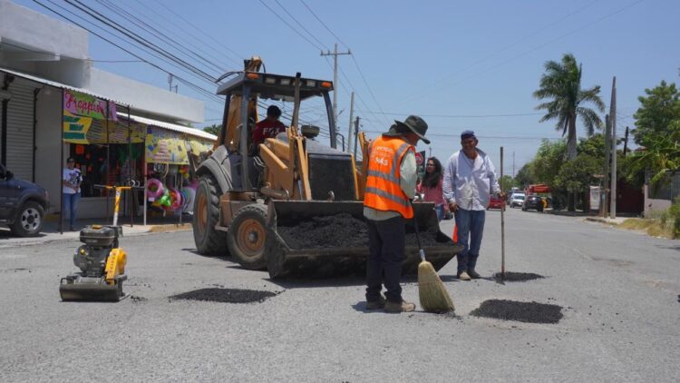 Gobierno de Victoria realiza trabajos de bacheo en la Miguel Alemán