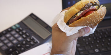 Ahora, prohibirán comida chatarra en oficinas y hospitales de Tamaulipas