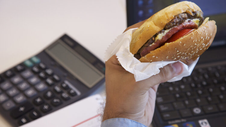 Ahora, prohibirán comida chatarra en oficinas y hospitales de Tamaulipas