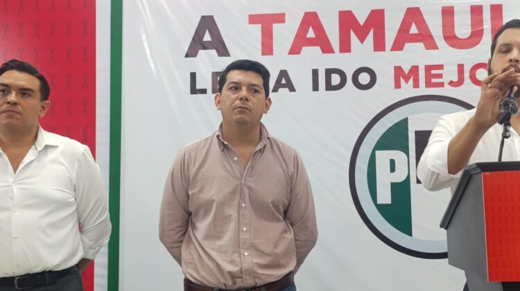 Horacio Reyna levanta la mano por el PRI para la alcaldía de Victoria