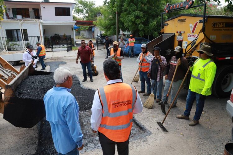 Retoma Gobierno de Victoria trabajos de bacheo en la calle Zaragoza