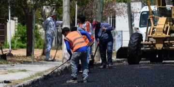 Lleva Municipio programa de conservación de pavimento al Fracc. Vista Azul