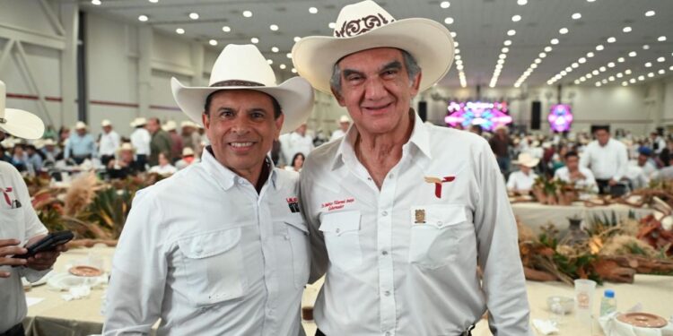 Participa Lalo Gattás en la gran cabalgata de la Unidad por calles de Victoria
