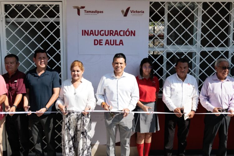 Entrega Lalo Gattás nueva aula en primaria Distribuidores Nissan 37