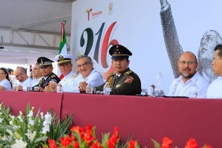 Américo preside desfile cívico-militar por el 216 aniversario de la Independencia de México