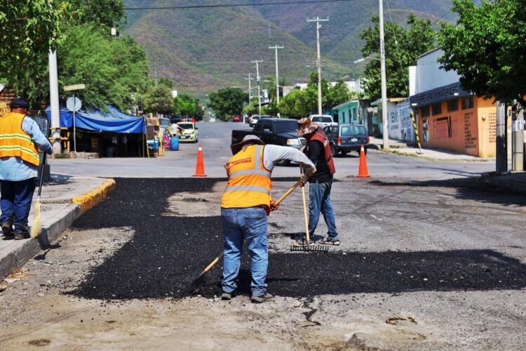 Rehabilitación asfáltica llega a más colonias de Victoria