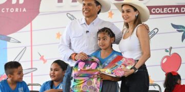 Llevan Lucy y Lalo Gattás programa «Pasos por la Educación» al ejido La Presa