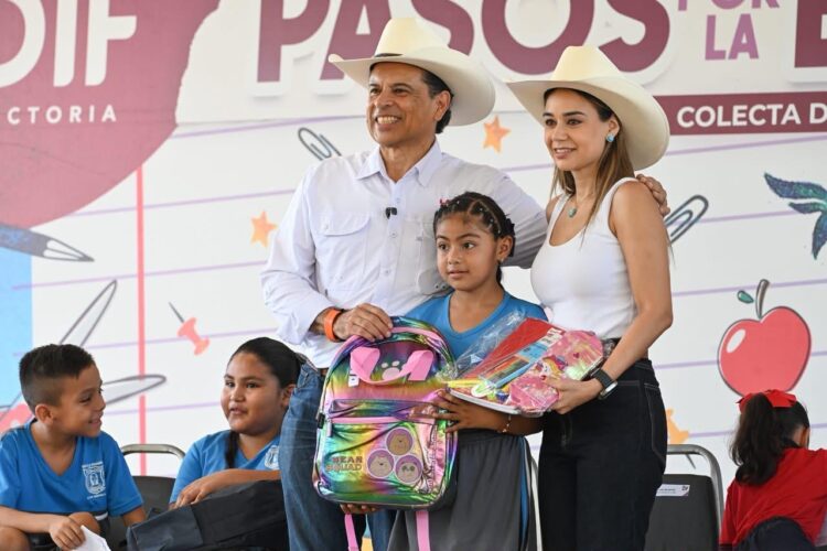 Llevan Lucy y Lalo Gattás programa «Pasos por la Educación» al ejido La Presa