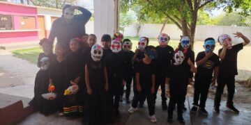 Niños de Victoria preparan orquesta de instrumentos autóctonos bajo la dirección de Eduardo Vargas