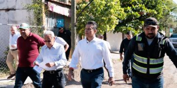 Supervisa alcalde obras de agua potable y drenaje en sectores de Victoria