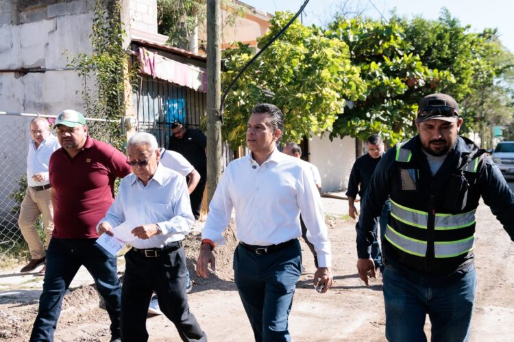 Supervisa alcalde obras de agua potable y drenaje en sectores de Victoria