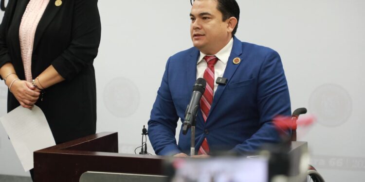 Busca Marco Gallegos quitar trabas para contratar a personas con discapacidad